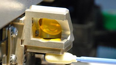 Cleaning laser optics