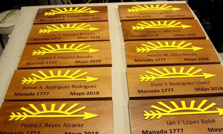 wood cutting engraving awards plaques custom gifts customization design