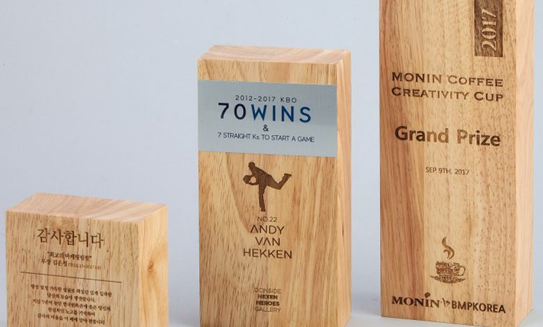 engraving wood contrast trophies awards recognition