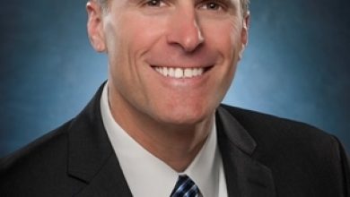 Steve Bratspies head and shoulder formal photo
