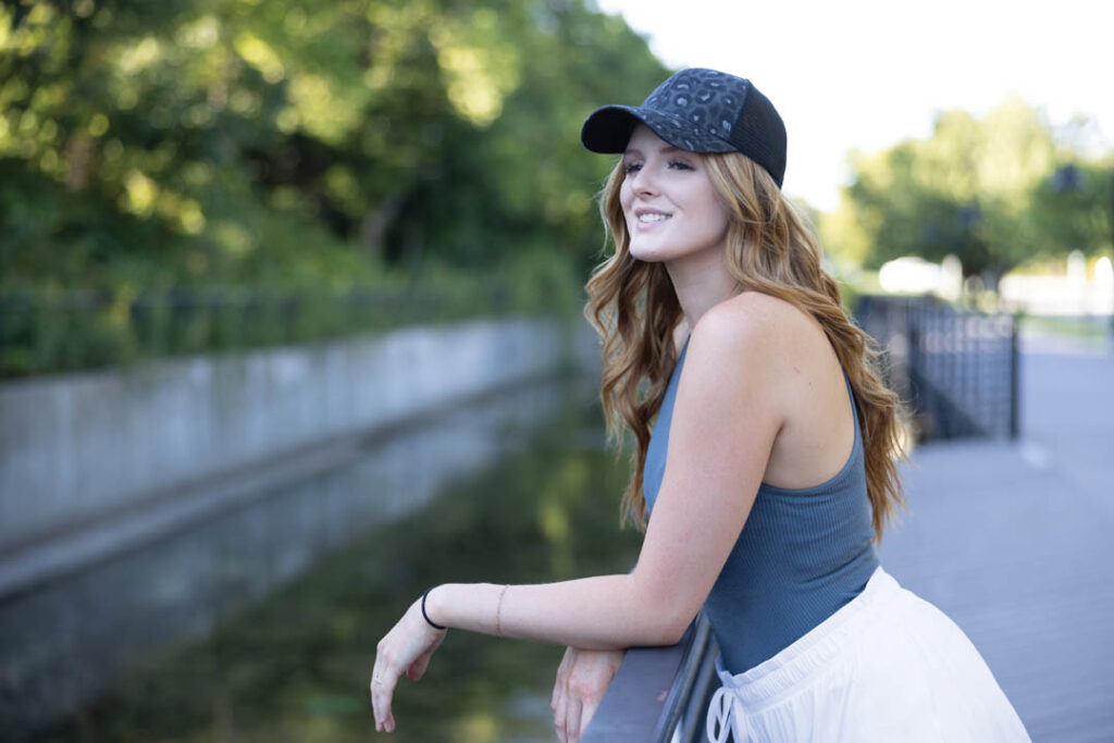 Charlie trucker cap in black leopard