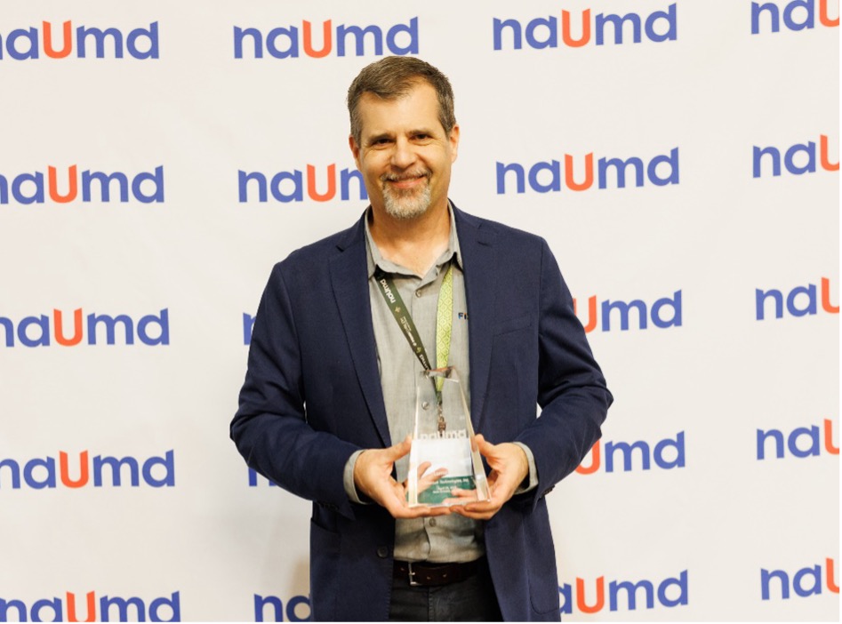 AJ Steger, FiberLok president, receives NAUMD 2025 Innovation Award for Decoration (Image courtesy of FiberLok)