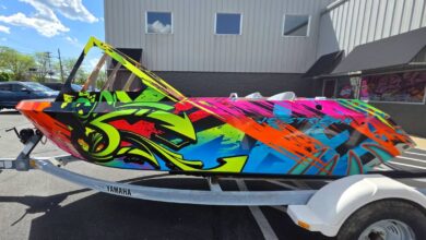Jetstream boat wrap bold colors and shapes