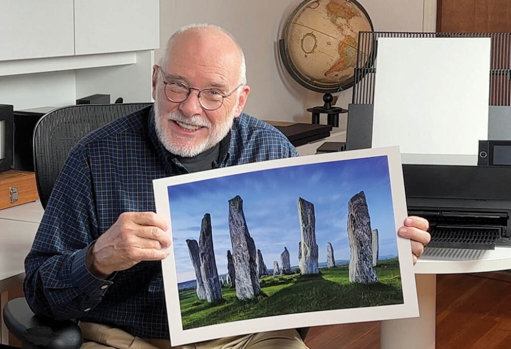 Jim Richardson Holding Print on BII 2fe036a3 bb2e 4c81 967e 602c74ed604e prv