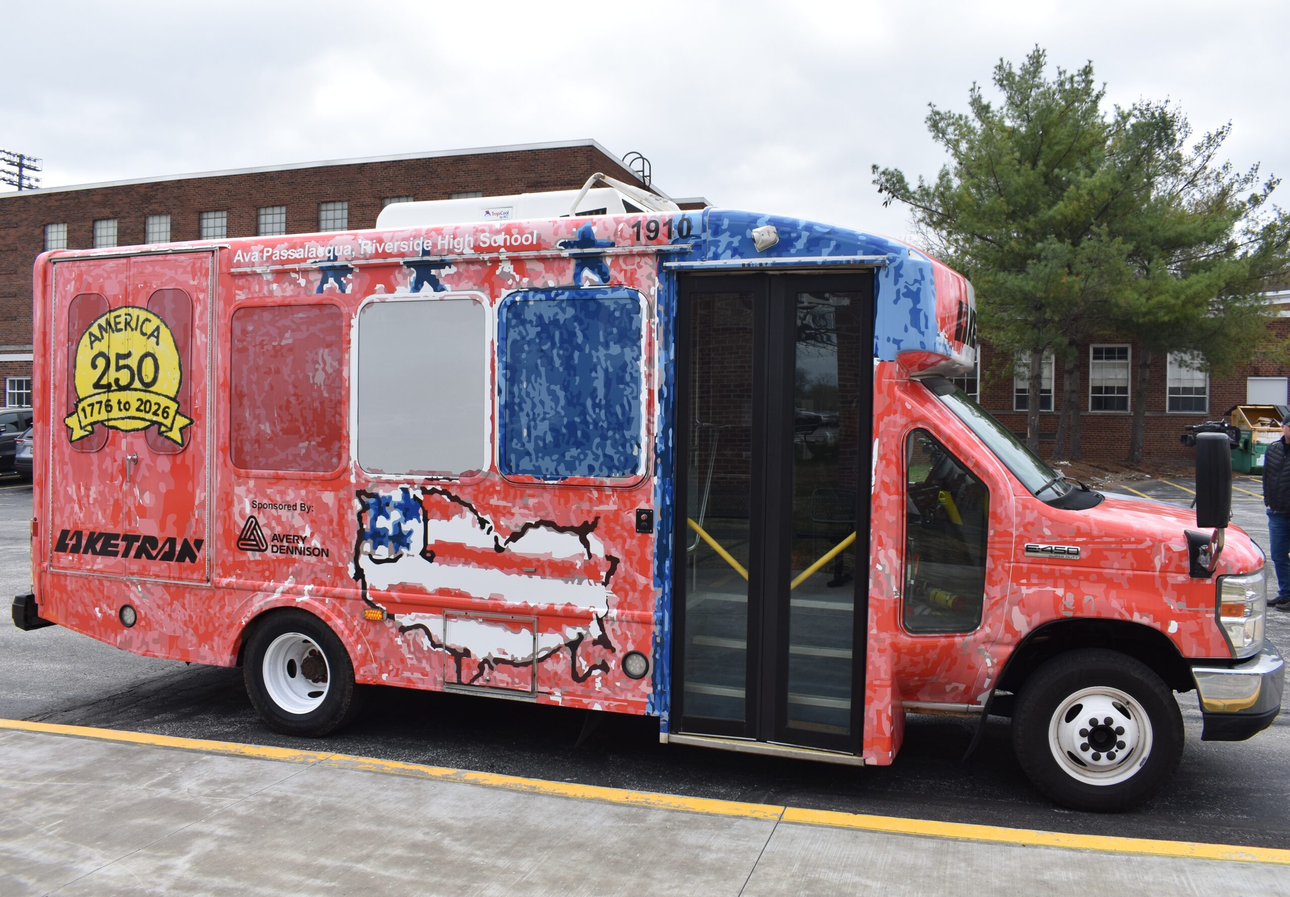 Images courtesy of Avery Dennison and Laketran