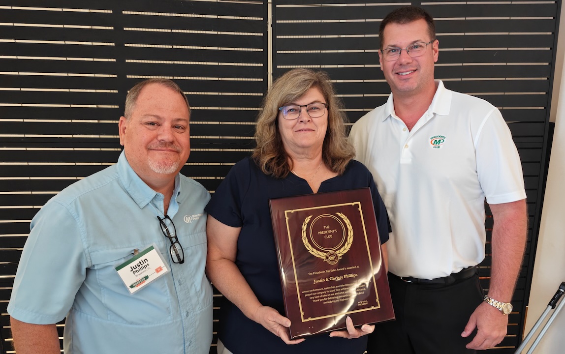 Minuteman Press Bradenton FL Presidents Club Award - Justin and Christy Phillips with Nick Titus - Landscape copy