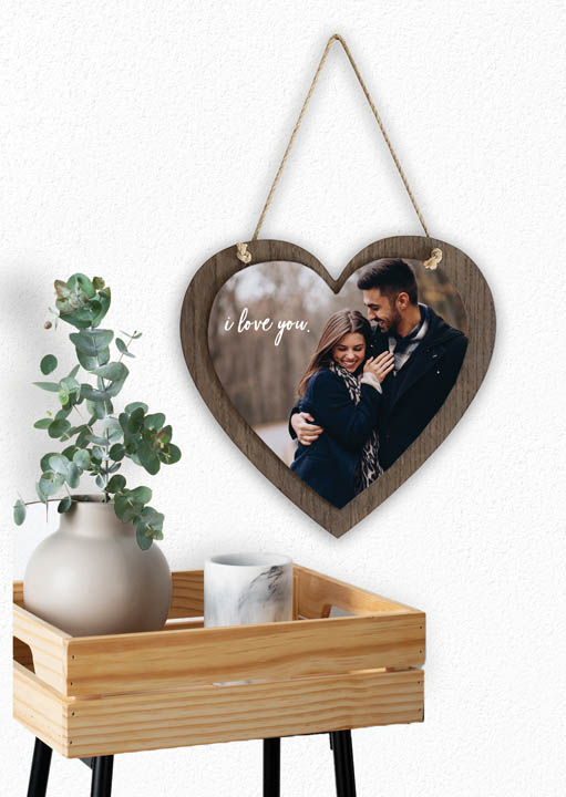 Faeth SHDNW67 Hanging Heart Sign Dark Wood Couple Lifestyle